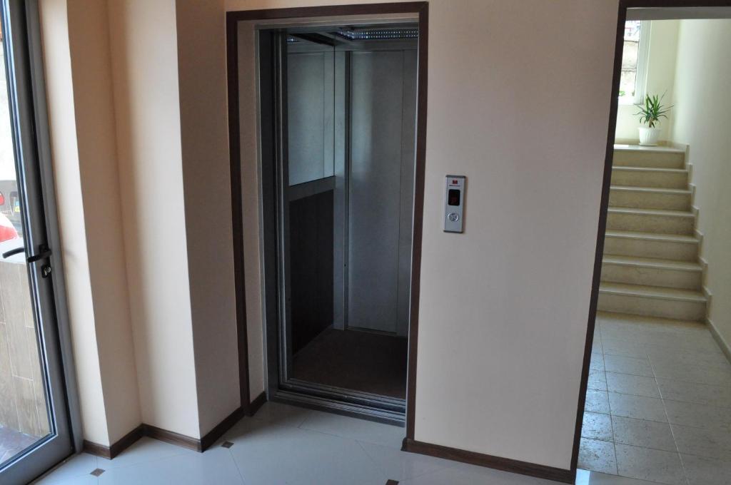 St. George Apartments ネセバル エクステリア 写真