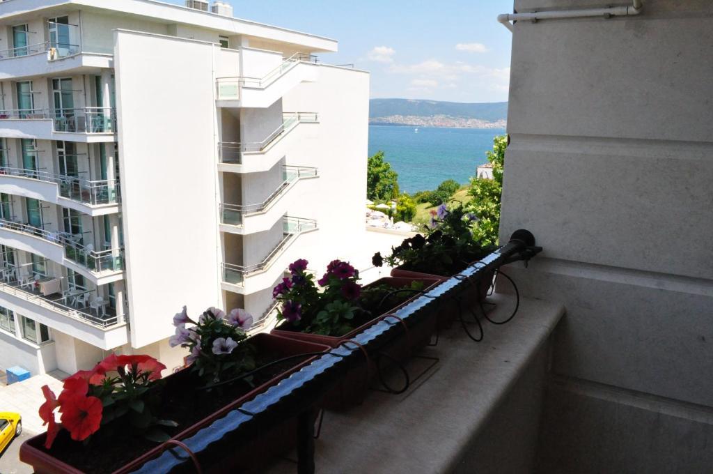 St. George Apartments ネセバル エクステリア 写真